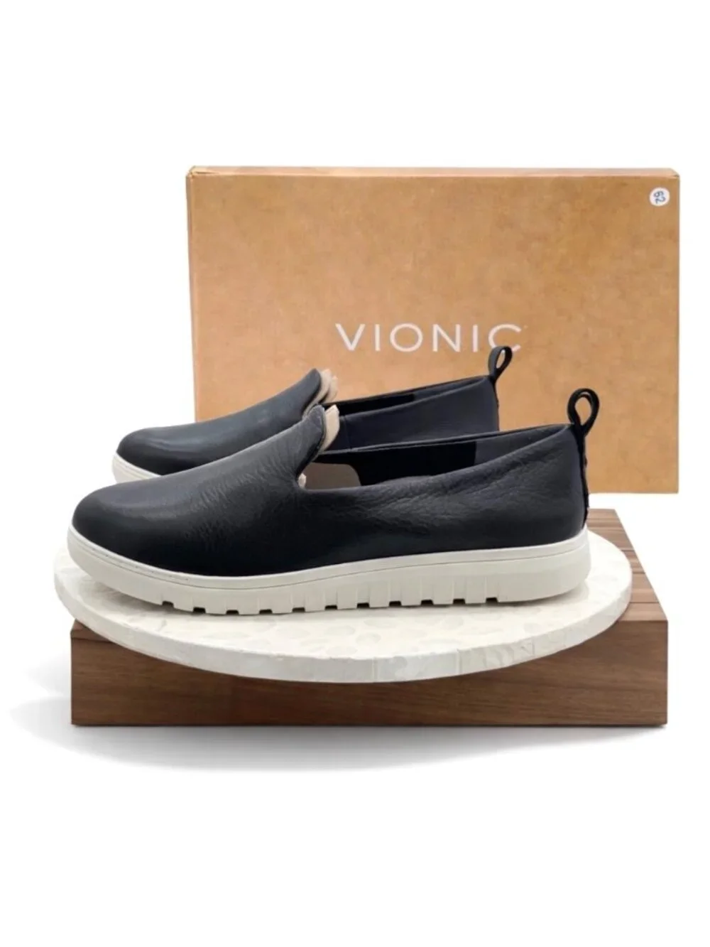 VIONIC Uptown Willa Black Leather Slip On Sneakers Womens 9.5 WIDE Arch Support